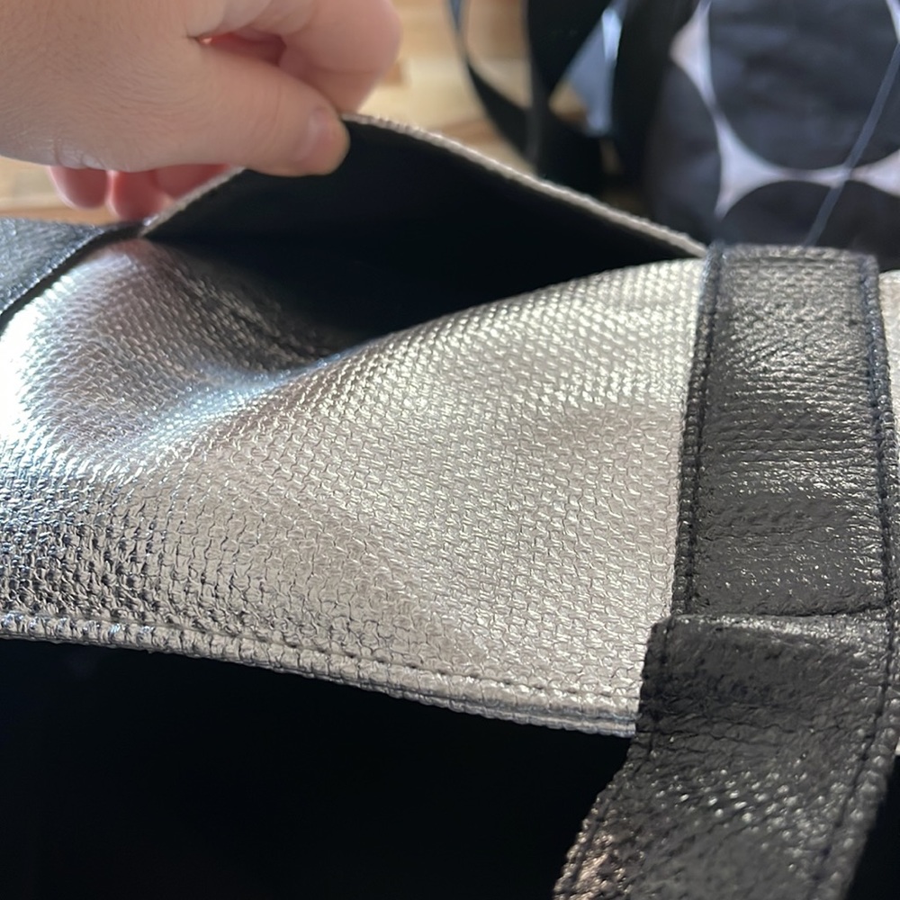 Tote - Picture 3 of 3